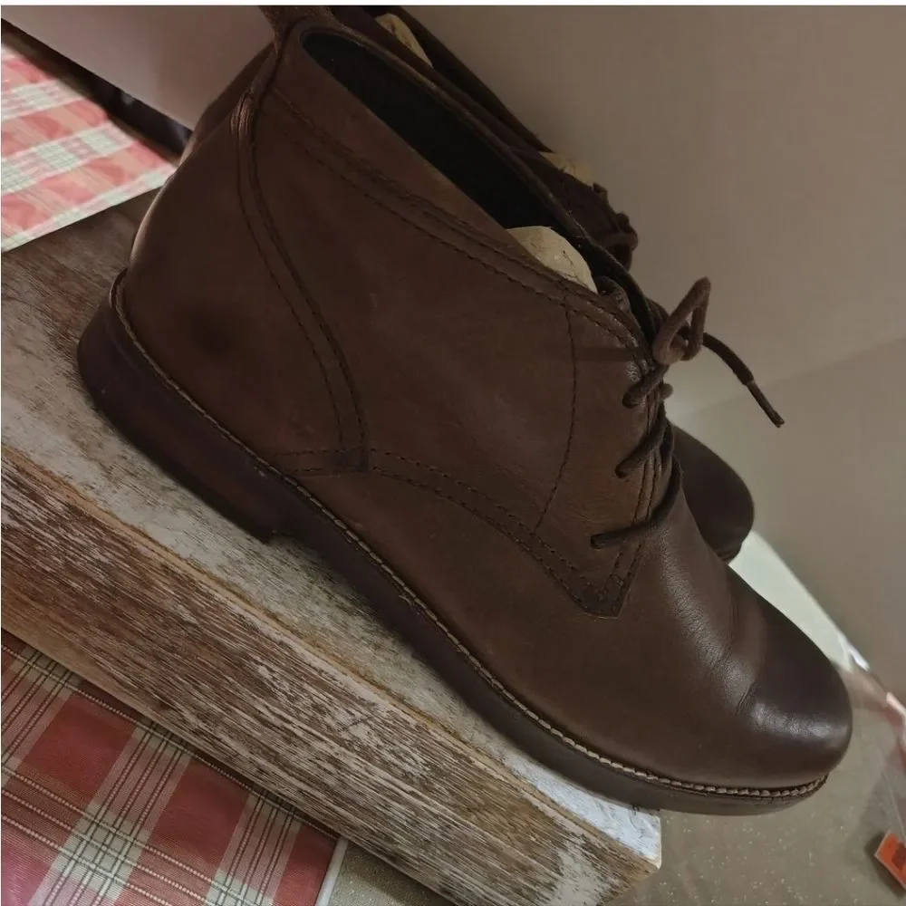 Cole Haan Men's Brown Leather Chukka Boots size 10 M